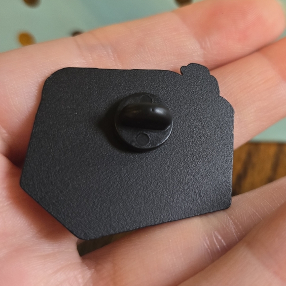 NWT live laugh toaster bath enamel pin - Picture 3 of 3